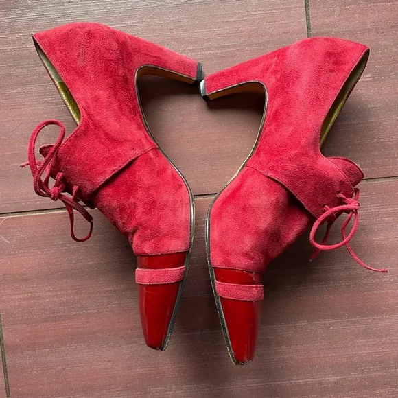 Escada patent leather/suede pump